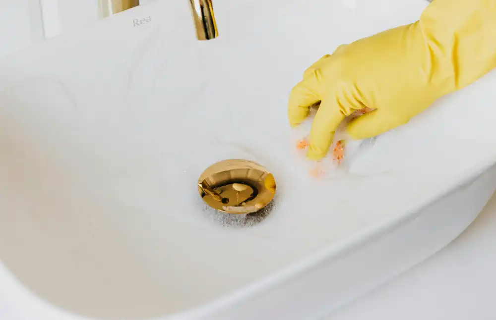 3 astuces rapides pour déboucher un évier